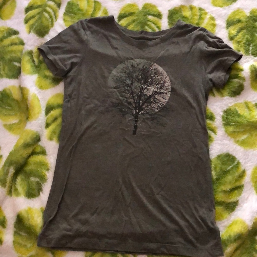 fitted t-shirt